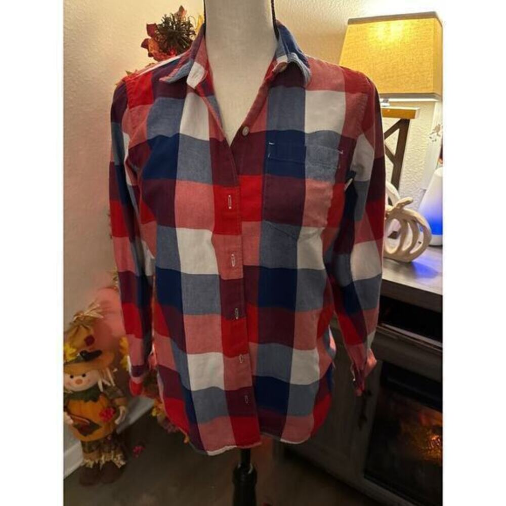 Gap women’s button up plaid shirt size M‎